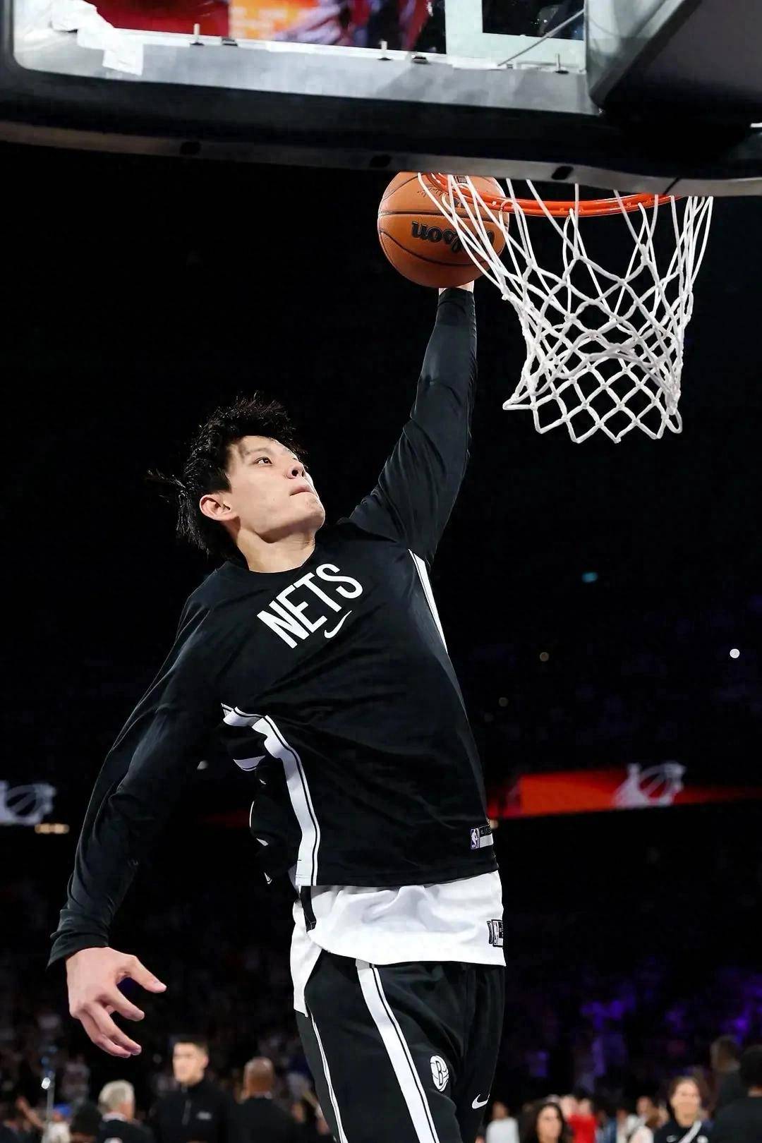 今夜北京首钢调整名单以备NBA季后赛，内部沟通环节打磨，态度坚定，心理建设被强调的简单介绍