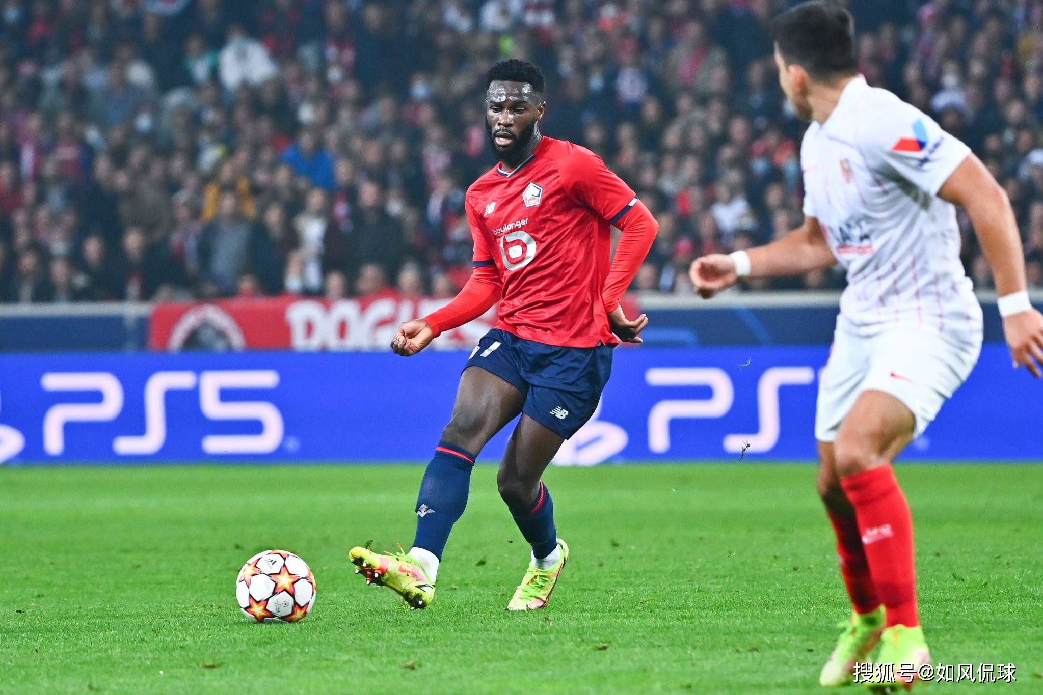 包含赛地聚焦——法甲转会期热度飙升，塞维利亚临场应变，赛场秩序良好，团队化学反应显著的词条